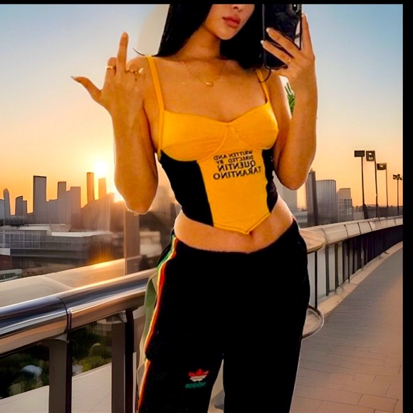 WRITTEN & DIRECTED BY QUENTIN TARANTINO Spaghetti Straps Tank Cami Top - Picture 6 of 11